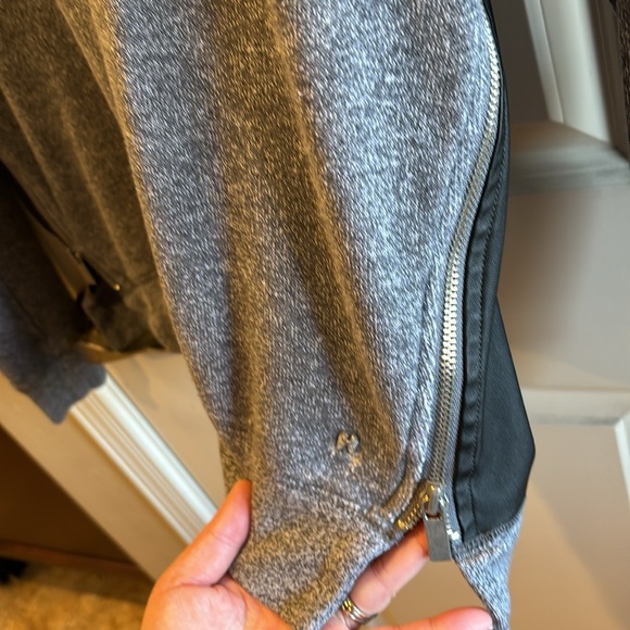 Victorias Secret Sweater - Picture 4 of 6